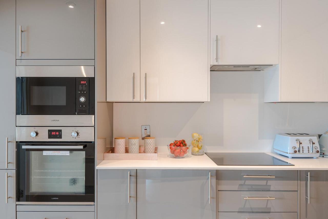 Best Thames View In Town! Large Luxxe Nomad Design Family Home London Exterior photo