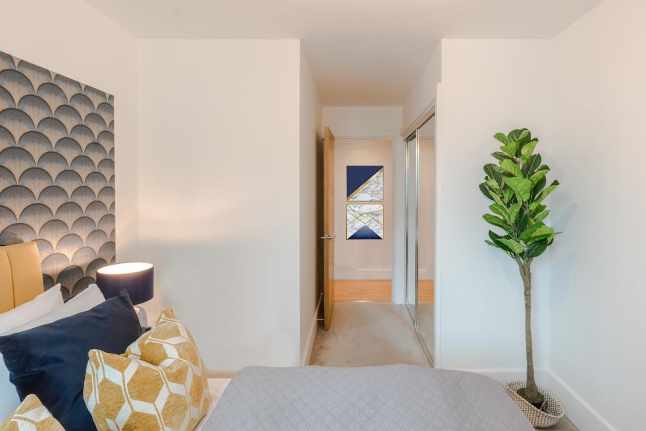 Best Thames View In Town! Large Luxxe Nomad Design Family Home London Exterior photo
