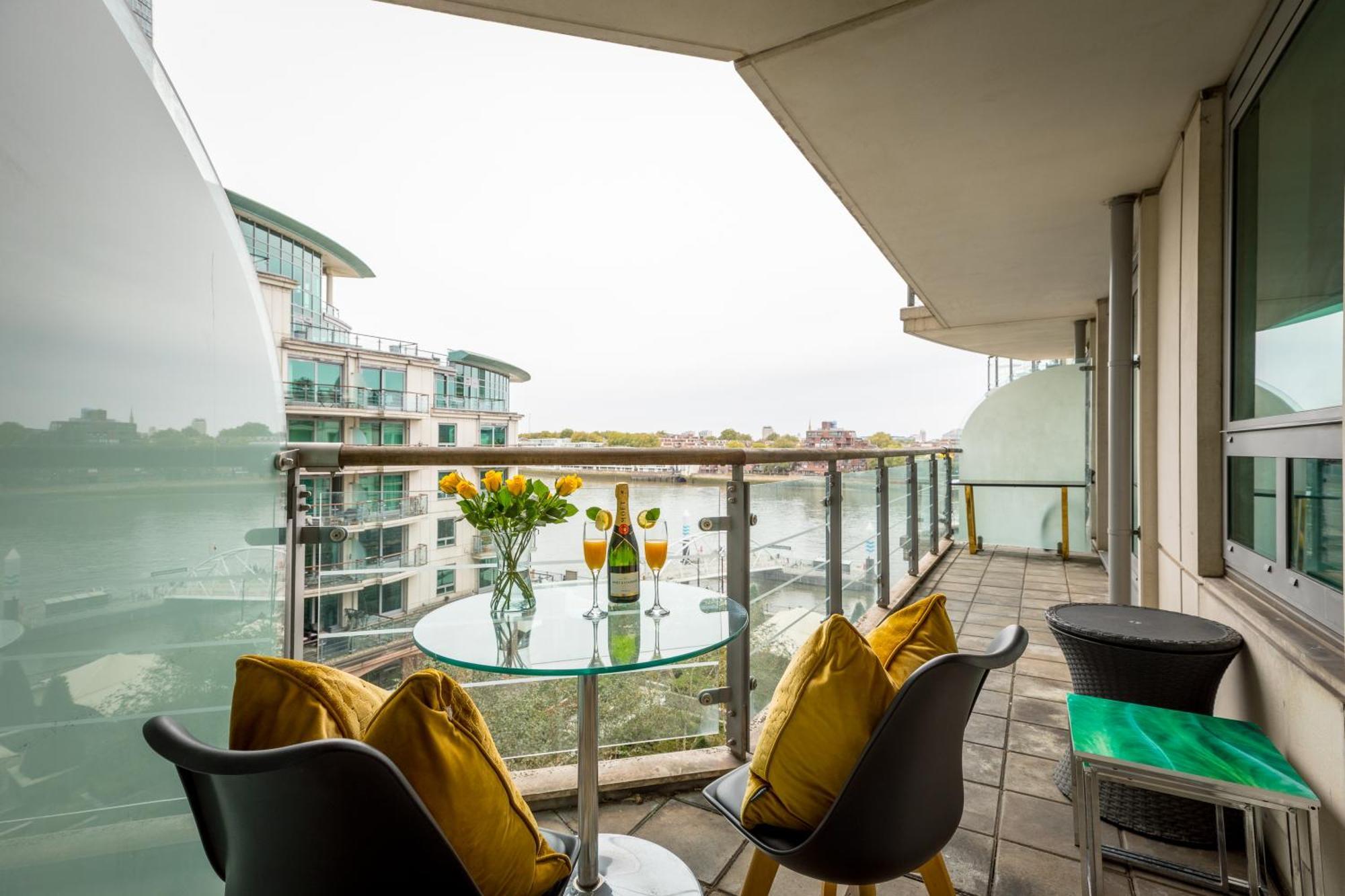 Best Thames View In Town! Large Luxxe Nomad Design Family Home London Exterior photo